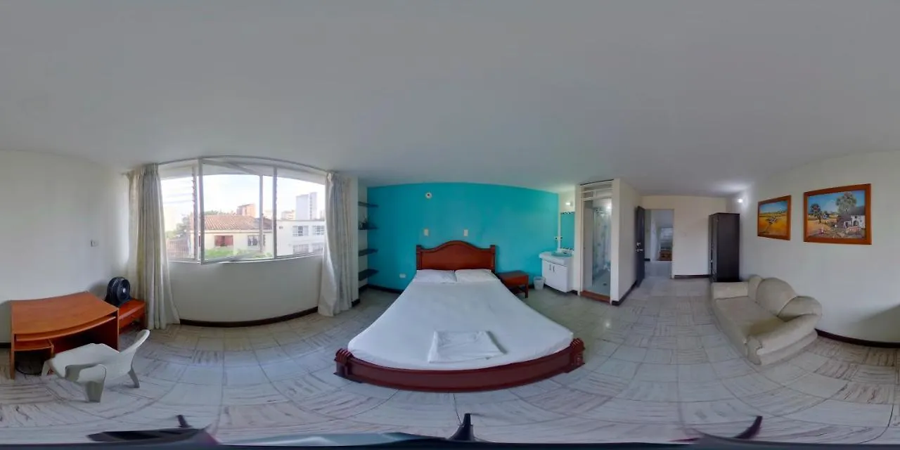Roof Hostel Cali 2*,